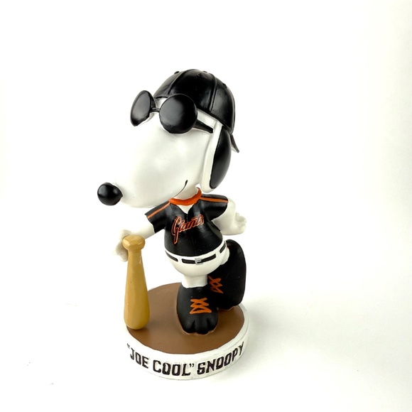 San Francisco Giants Baseball Vintage "Joe Cool" Snoopy 2007 Bobblehead - Picture 5 of 6